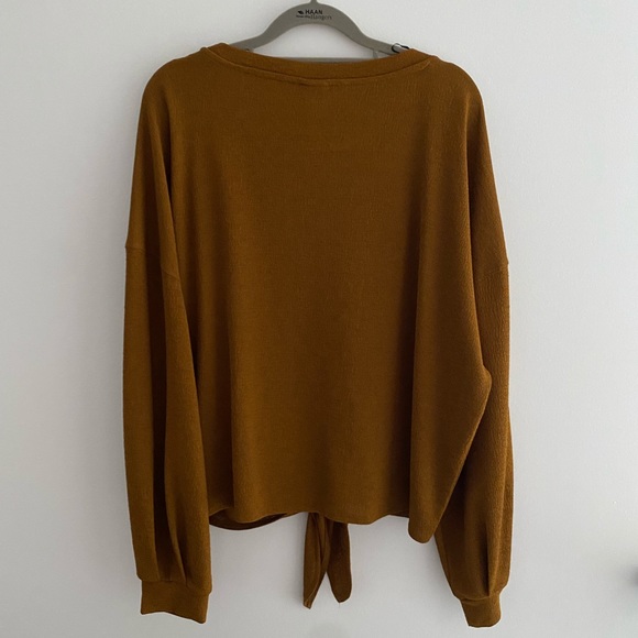 H&M tie-hem top - Picture 3 of 3